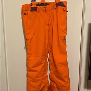 Woman’s Gore-tex ski pants from Scott. SZ small.